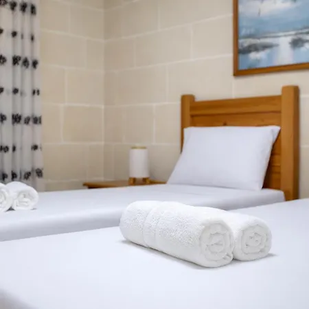 Staytopus Ramla View Court - Gozo 2-bedroom Rustic Lägenhet *