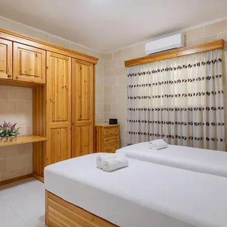 Staytopus Ramla View Court - Gozo 2-bedroom Rustic Lägenhet