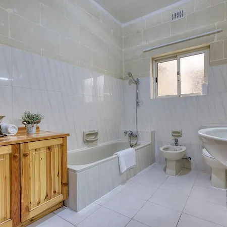 Staytopus Ramla View Court - Gozo 2-bedroom Rustic Lägenhet