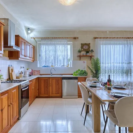 Staytopus Ramla View Court - Gozo 2-bedroom Rustic *